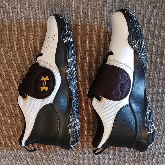 NEW Under Armour GS Zone Black and White Basketball Athletic Shoes, Sz 7 Youth - Picture 4 of 8